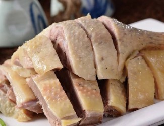 一道能補(bǔ)虛活血、化痰止咳平喘的美食——三七銀杏蒸白鴨